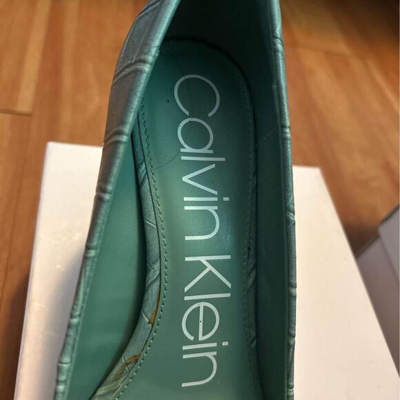 New in the box! Calvin Klein Croc Mint heels - Picture 7 of 7
